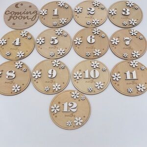 Wooden Milestone Discs with Floral Design 0-12mos